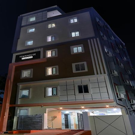 Super Townhouse Nanak Ram Guda Near Waverock Sez Haidarábád Kültér fotó
