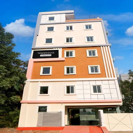 Super Townhouse Nanak Ram Guda Near Waverock Sez Haidarábád Kültér fotó