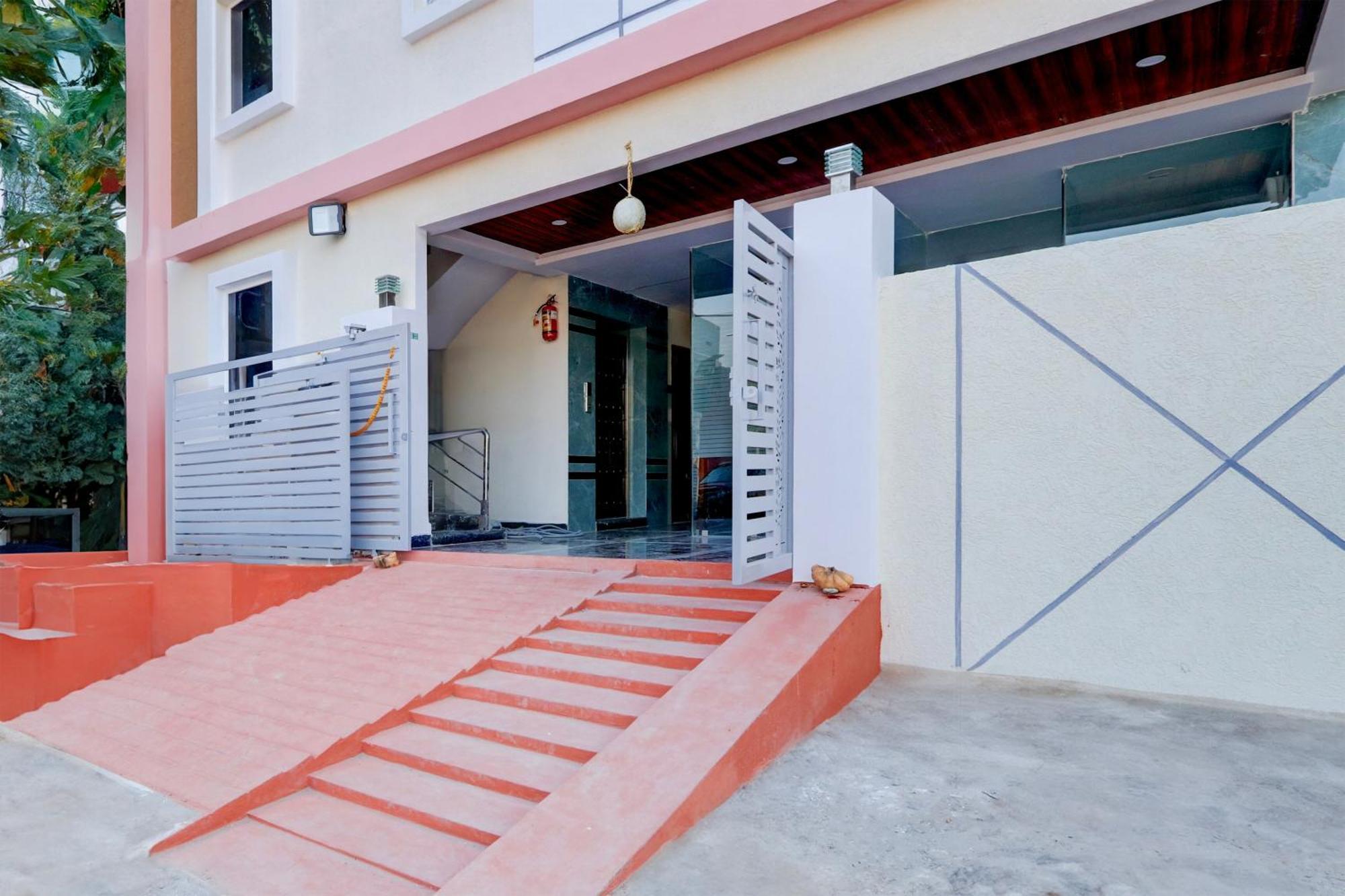 Super Townhouse Nanak Ram Guda Near Waverock Sez Haidarábád Kültér fotó