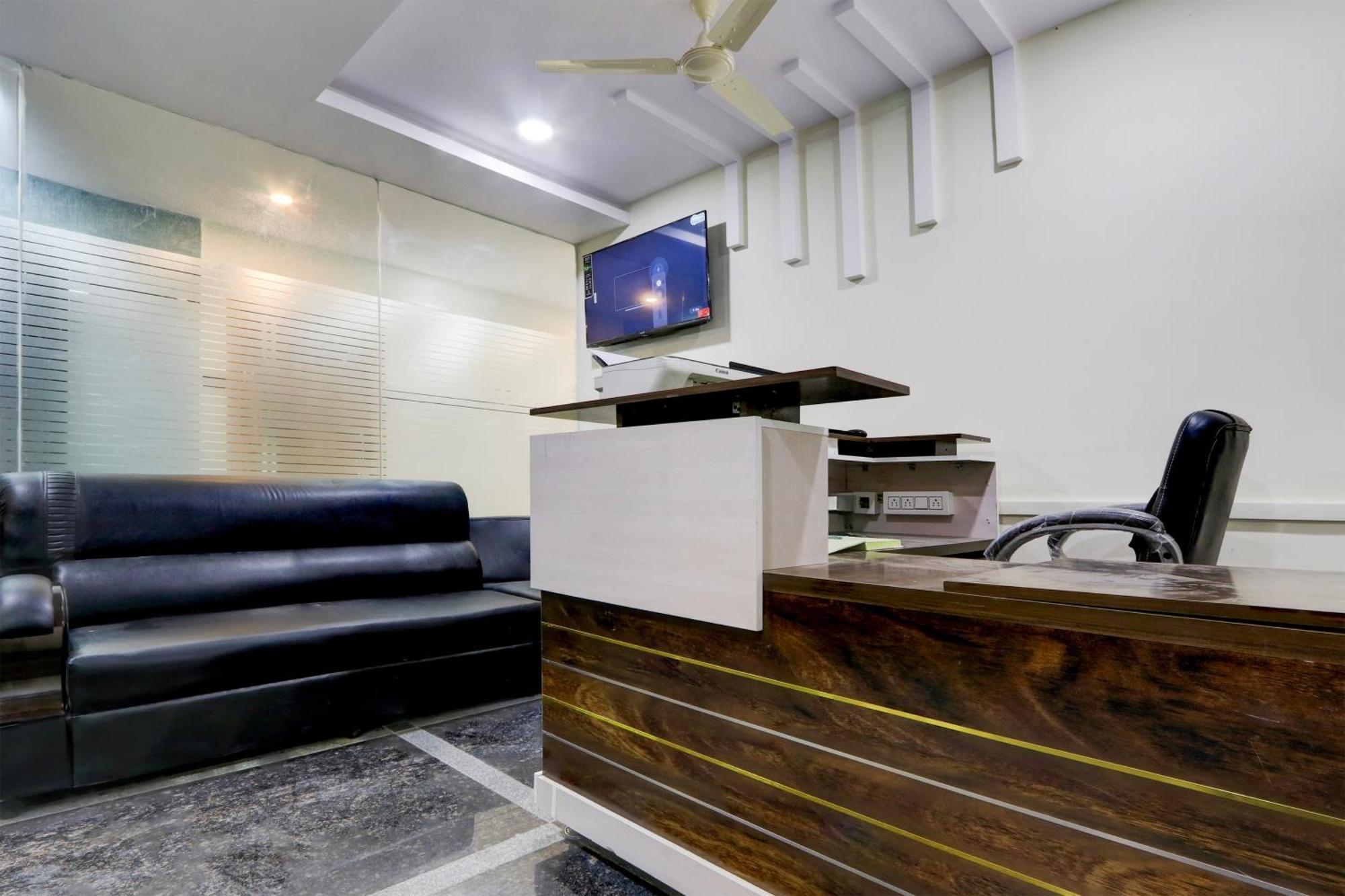 Super Townhouse Nanak Ram Guda Near Waverock Sez Haidarábád Kültér fotó