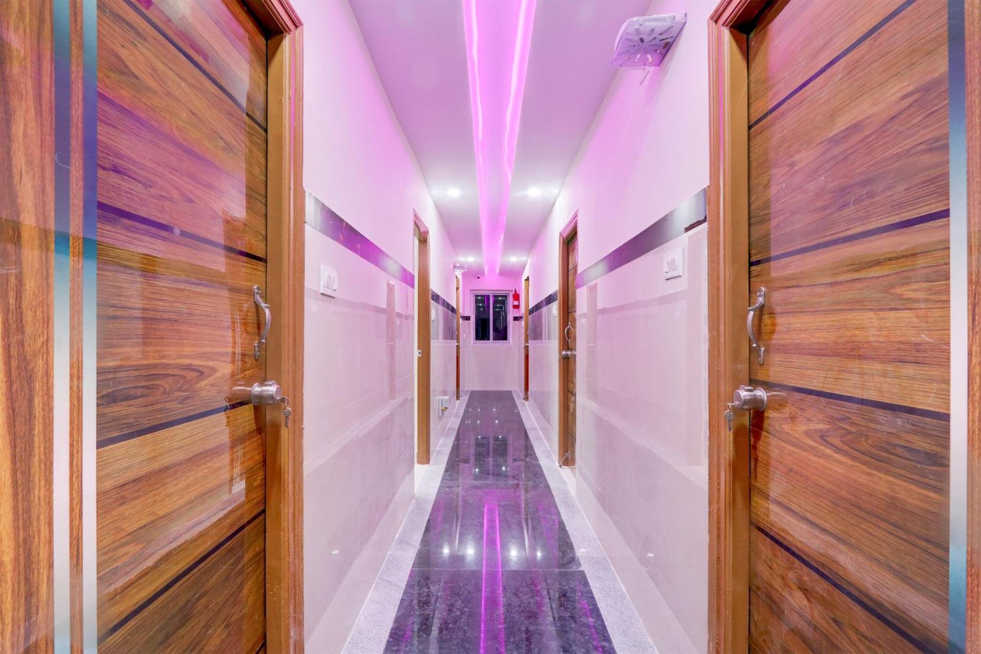Super Townhouse Nanak Ram Guda Near Waverock Sez Haidarábád Kültér fotó