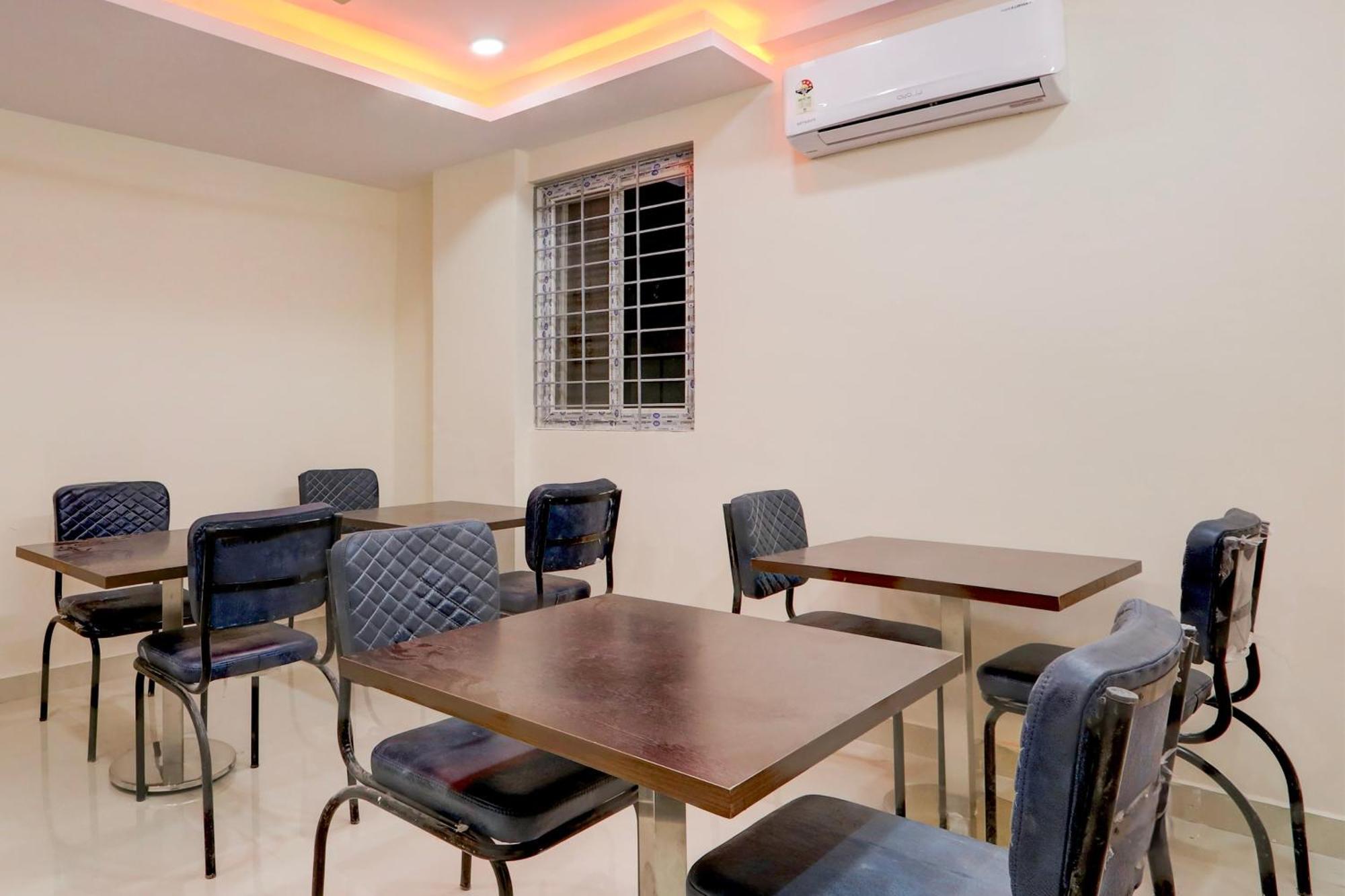 Super Townhouse Nanak Ram Guda Near Waverock Sez Haidarábád Kültér fotó